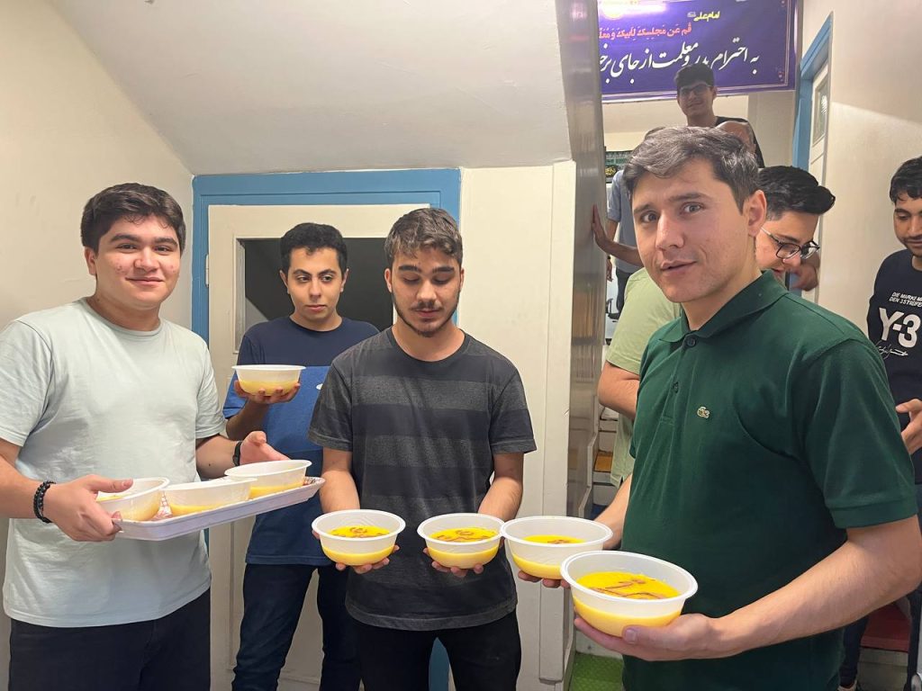 گالری تصاویر شله زرد نذری۱