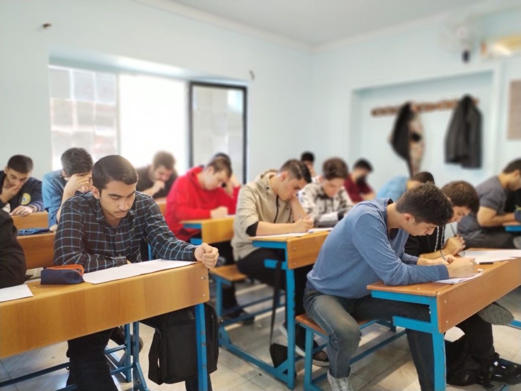آزمون مدارس برتر جهت سنجش کیفیت تحصیلی و آموزشی دانش آموزان و سنجش سیستم آموزشی مدارس قوی و پیشرو راه اندازی شده است.